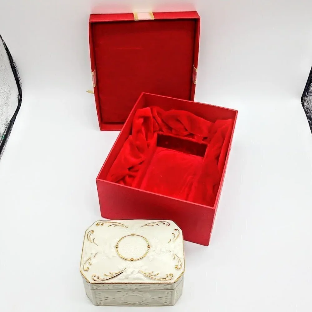 Lenox Ivory 10K Gold Porcelain Covered Trinket Box NIB